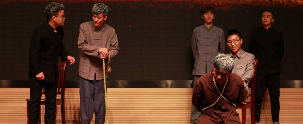 欧冠官网中文版入口上演“演员的诞生” 剧组走红毯亮相 