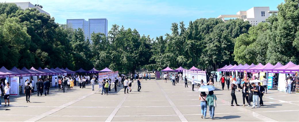 欧冠官网中文版入口举行首届夏季双选会