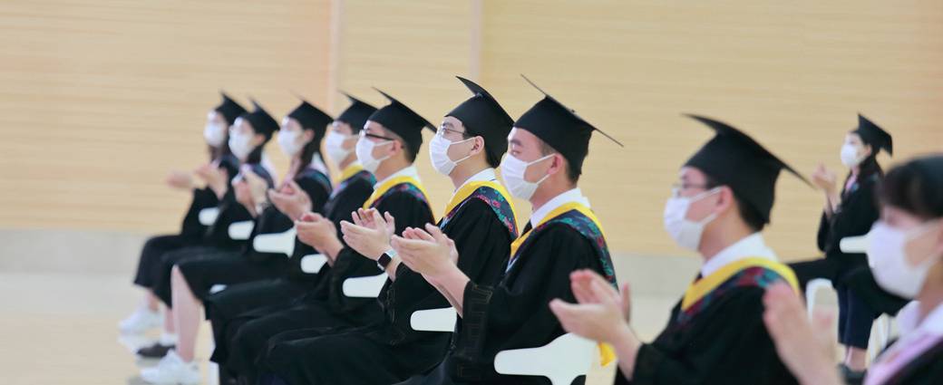 欧冠官网打造“最催泪”云毕业典礼