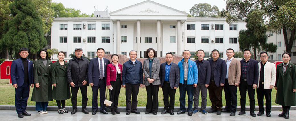欧冠官网中文版入口晏世经校长一行参加省社科普及基地建设交流会