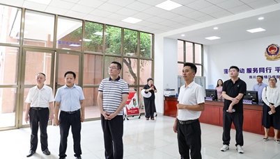 雅安眉山两市政法委、法学会调研组来校调研法律服务工作